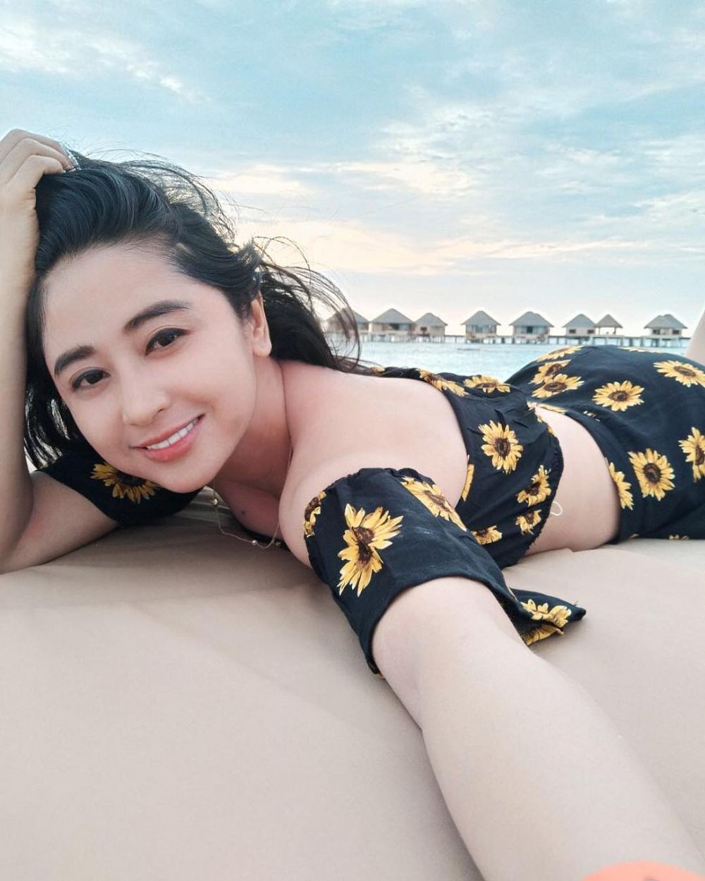 10 Gaya Dewi Perssik saat bulan madu ke Maldives ini bikin gagal fokus