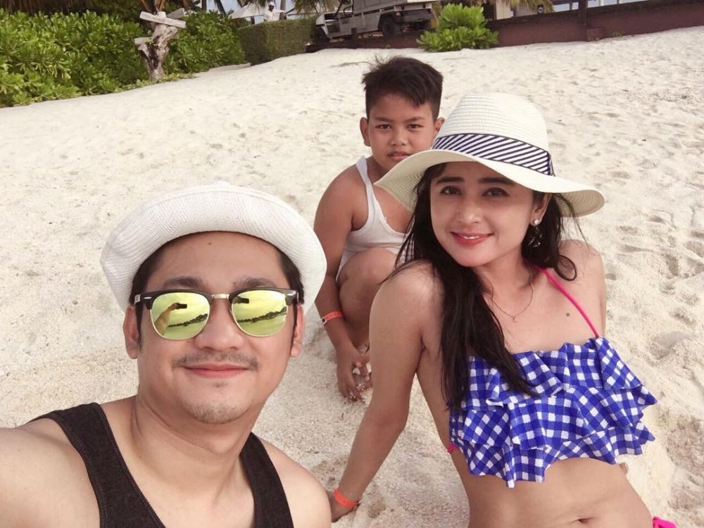 10 Gaya Dewi Perssik saat bulan madu ke Maldives ini bikin gagal fokus