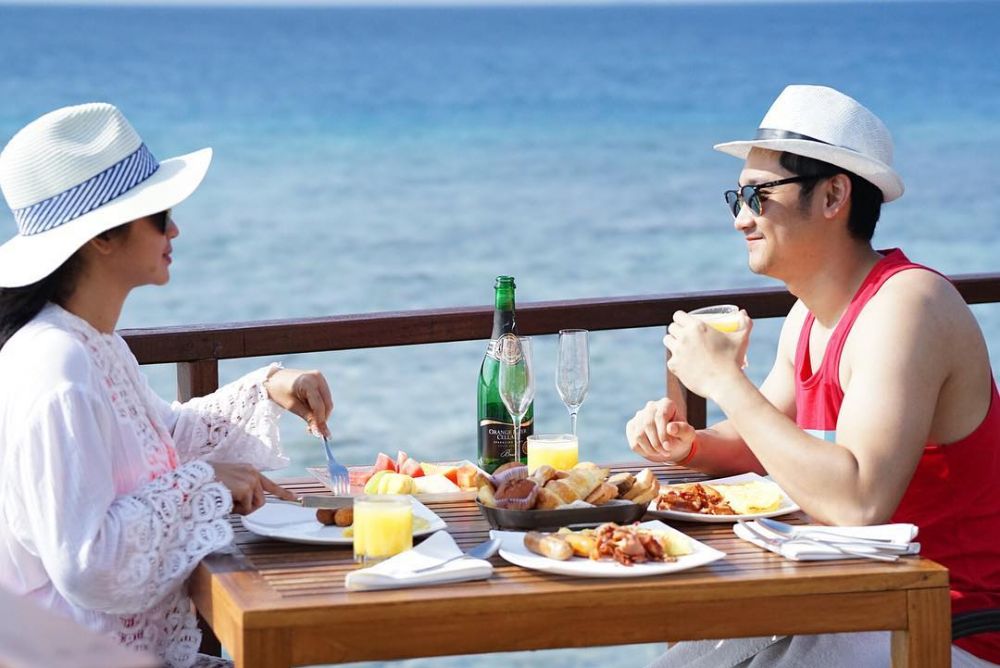 10 Gaya Dewi Perssik saat bulan madu ke Maldives ini bikin gagal fokus