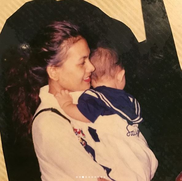 7 Potret lawas ini bukti Sarita tak pernah lepas dari lipstik merah