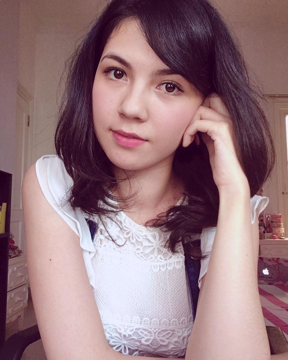 Pernah jadi pacar Raditya Dika di film, seleb cantik ini kini berhijab