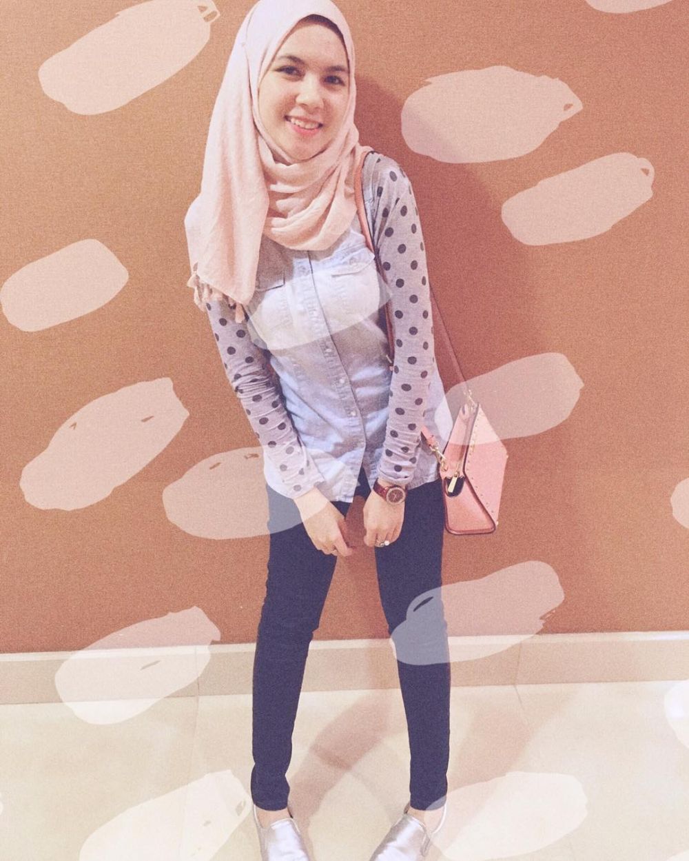 Pernah jadi pacar Raditya Dika di film, seleb cantik ini kini berhijab