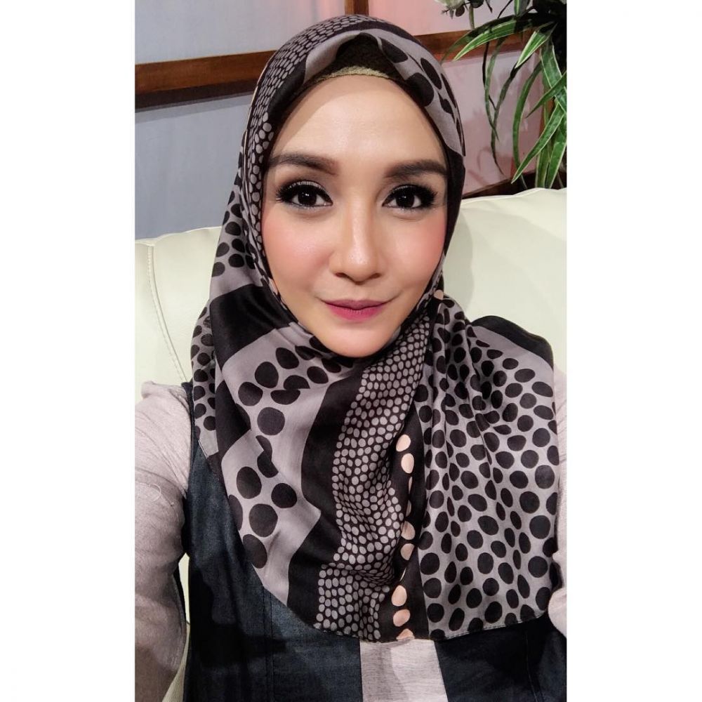 5 Mantan host infotainment wanita yang kini berhijab, makin cantik