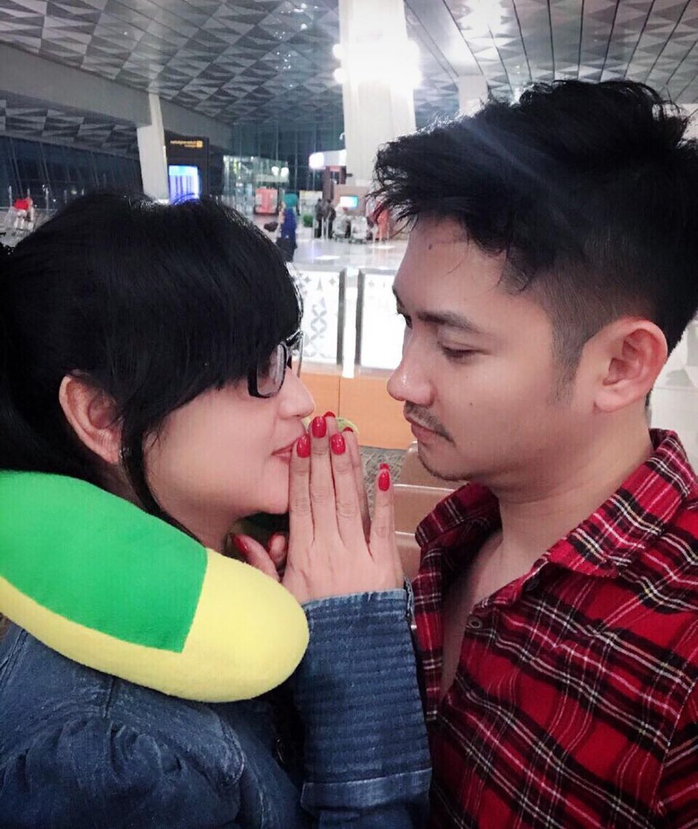 10 Momen Dewi Perssik pamer kemesraan dengan suami, bikin ngiri