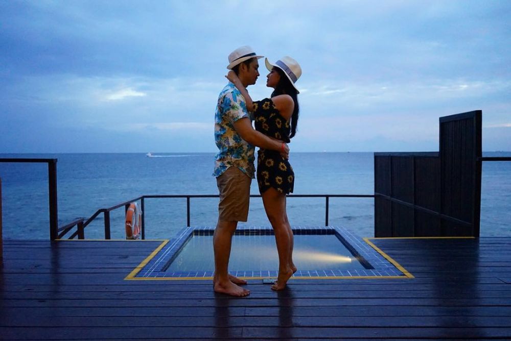 10 Momen Dewi Perssik pamer kemesraan dengan suami, bikin ngiri