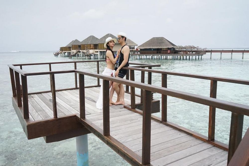 10 Momen Dewi Perssik pamer kemesraan dengan suami, bikin ngiri