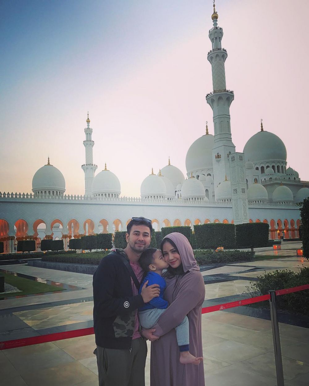 10 Potret bahagia keluarga Raffi Ahmad saat liburan di Dubai
