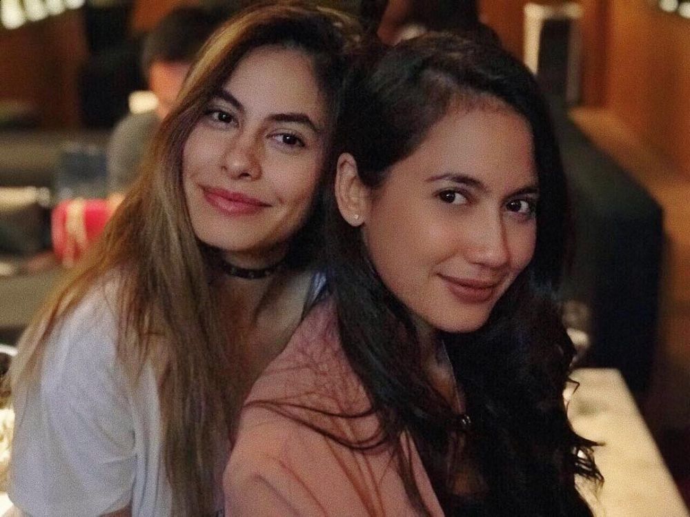 10 Gaya Pevita Pearce & Valerie Thomas, bak pinang dibelah dua