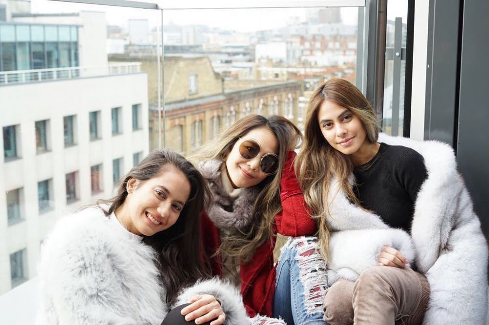 10 Gaya Pevita Pearce & Valerie Thomas, bak pinang dibelah dua