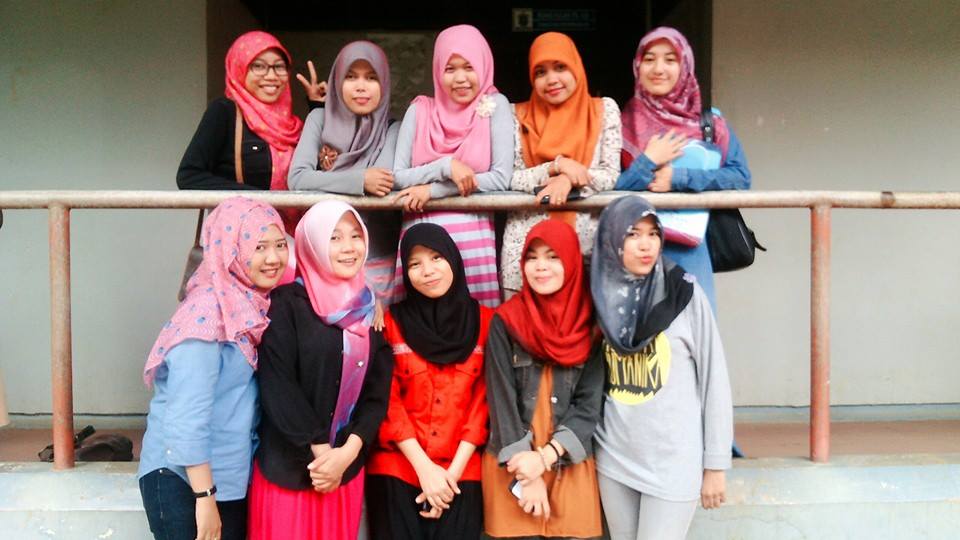 Viral kabar kematian gadis saat baca Alquran, ini 10 potret sosoknya