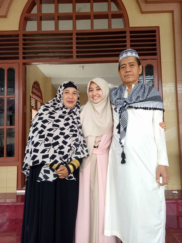 Viral kabar kematian gadis saat baca Alquran, ini 10 potret sosoknya