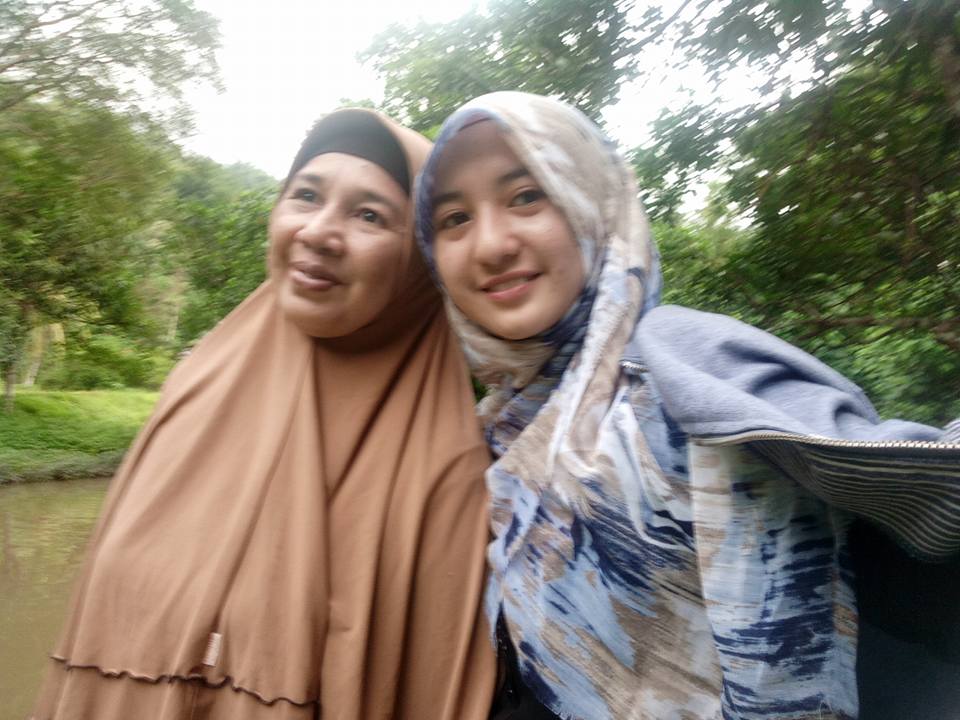 Viral kabar kematian gadis saat baca Alquran, ini 10 potret sosoknya