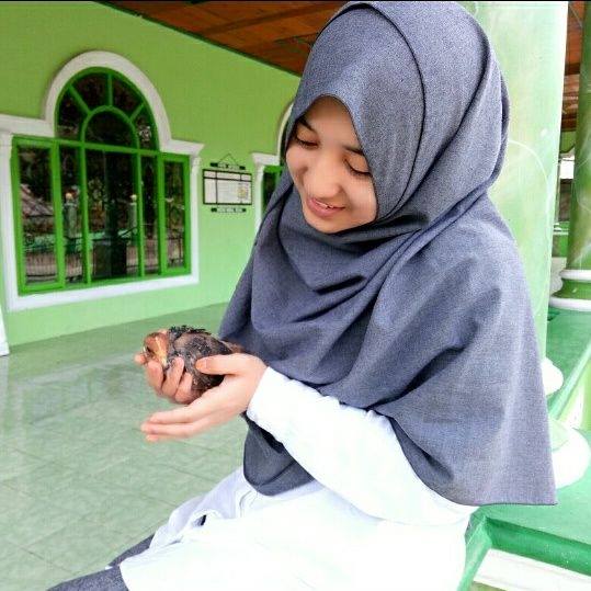Viral kabar kematian gadis saat baca Alquran, ini 10 potret sosoknya