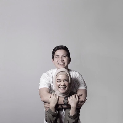 Muka imut sudah punya anak, begini 10 kemesraan Haykal Kamil & Tantri