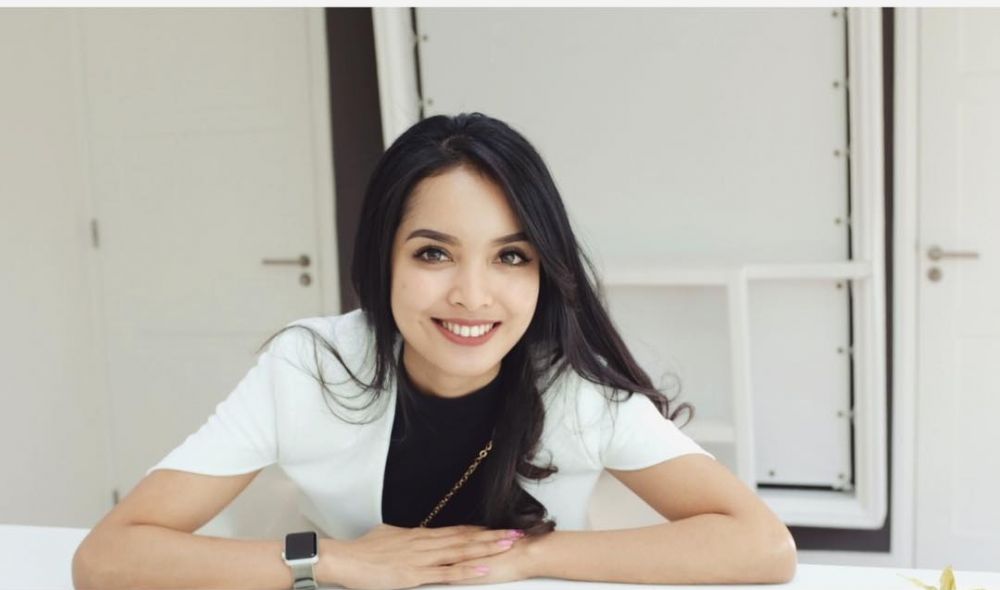 10 Pesona Asih Kurniati, pramugari peserta audisi Indonesian Idol