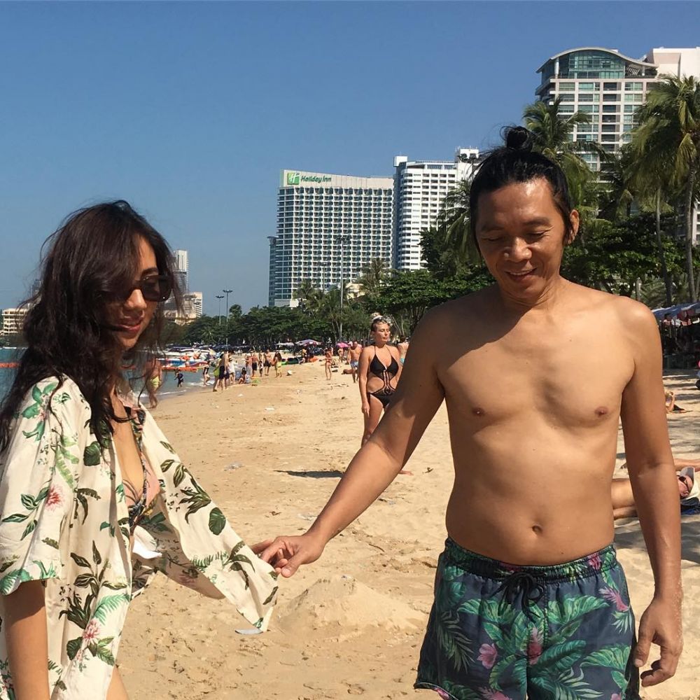 5 Gaya Bimbim 'Slank' & istri saat liburan di Thailand, lengket abis