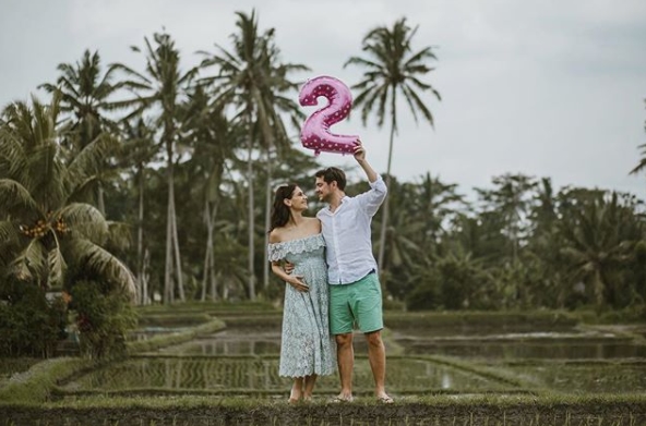 Hamil bayi kembar, ini 7 foto maternity Marissa Nasution bareng suami