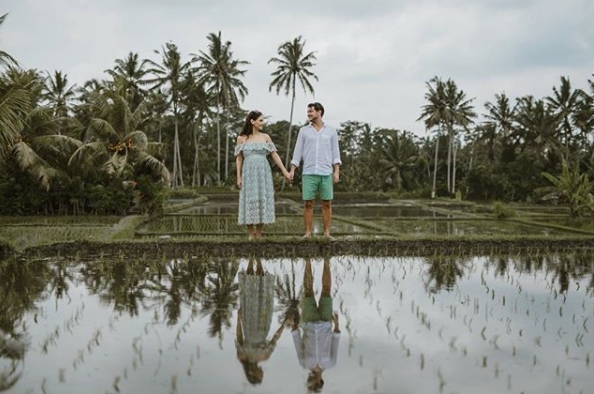 Hamil bayi kembar, ini 7 foto maternity Marissa Nasution bareng suami