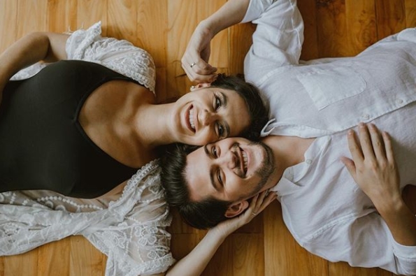 Hamil bayi kembar, ini 7 foto maternity Marissa Nasution bareng suami