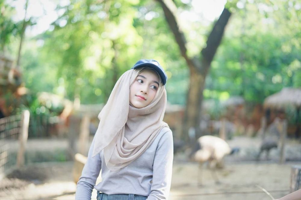 11 Pesona Mirror bersaudara, selebgram berhijab yang bikin adem hati