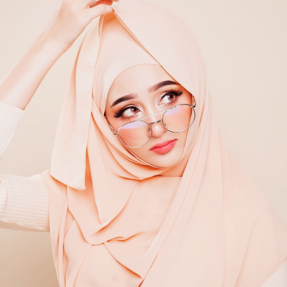 11 Pesona Mirror bersaudara, selebgram berhijab yang bikin adem hati