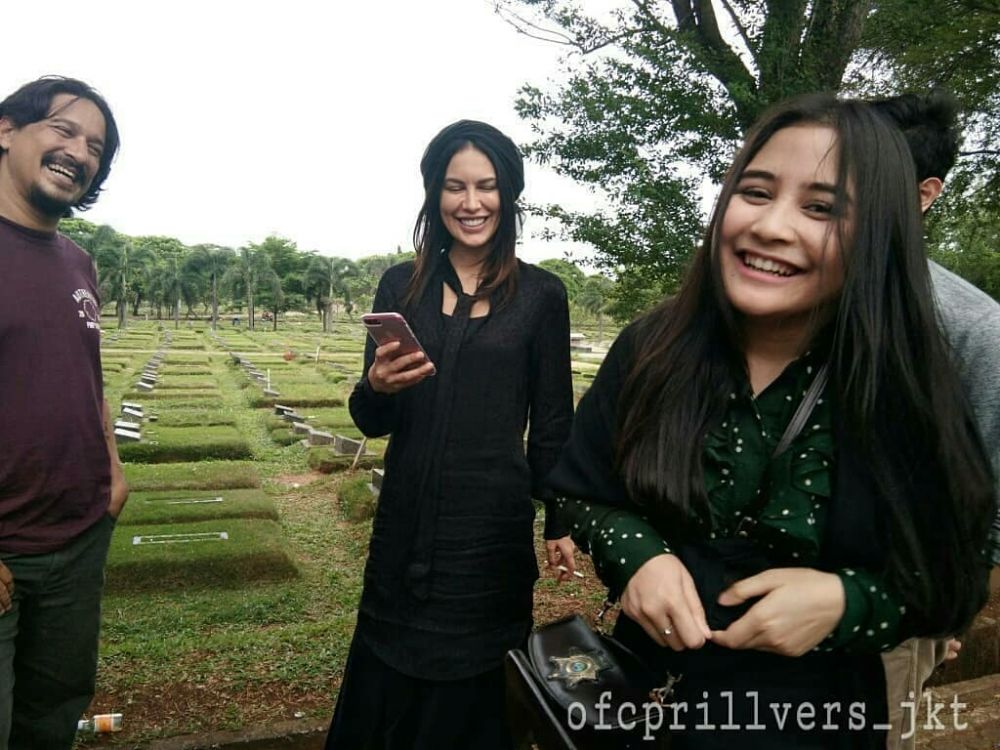 10 Momen kompak Sophia Latjuba & Prilly Latuconsina di film Danur 2