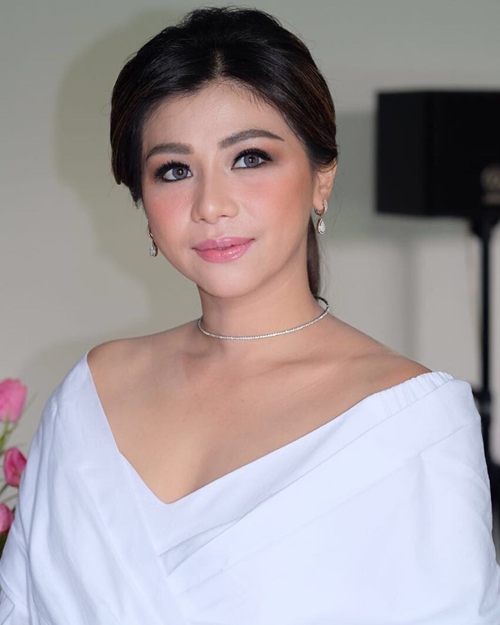 10 Pesona Chaca, istri presenter Choky Sitohang yang elegan & berkelas