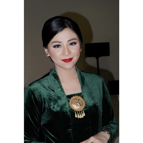 10 Pesona Chaca, istri presenter Choky Sitohang yang elegan & berkelas