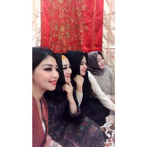 10 Pesona Chaca, istri presenter Choky Sitohang yang elegan & berkelas