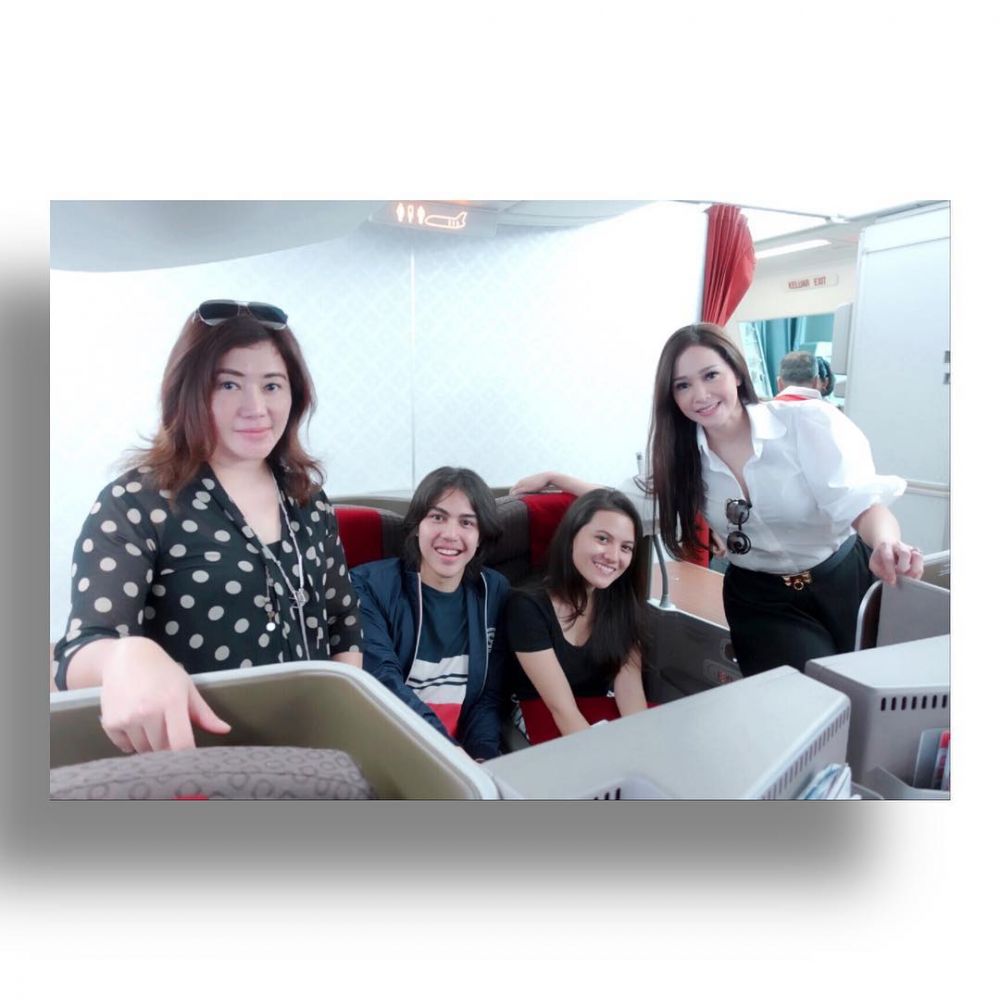 7 Momen saat Al dan El pamer kemesraan bareng pacar ke Maia