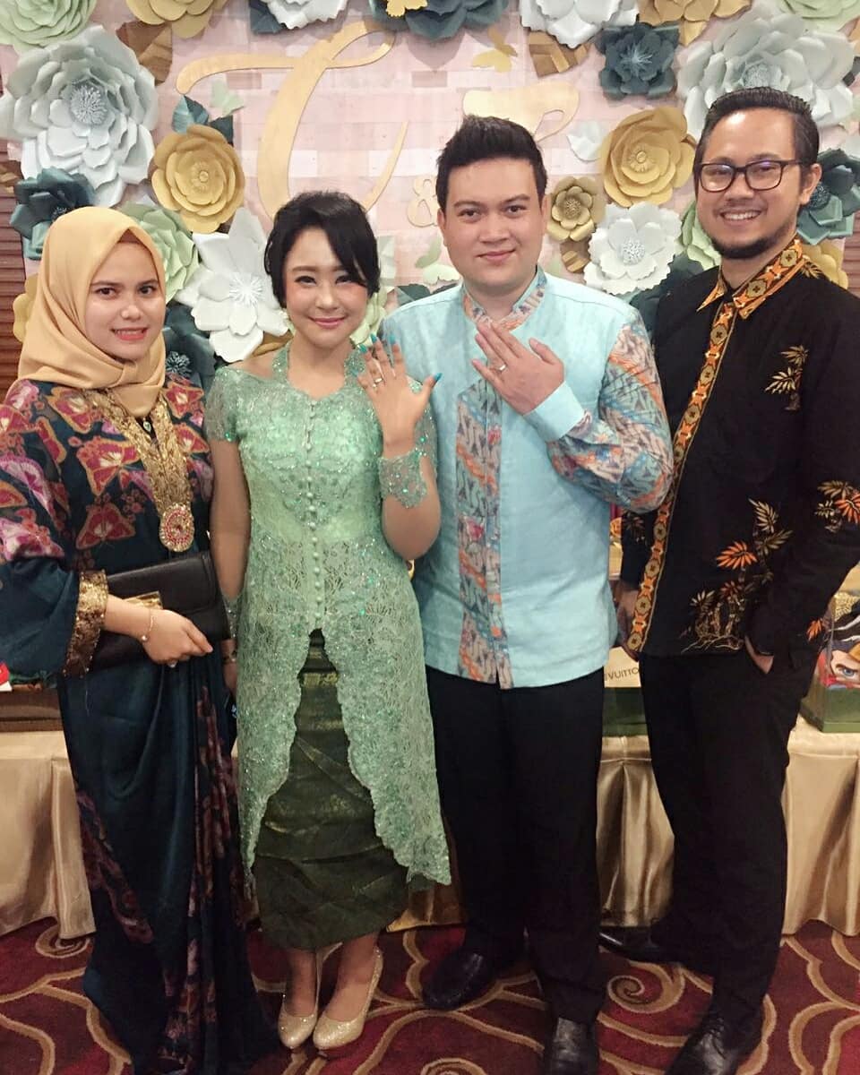 Resmi tunangan, ini 10 potret bahagia Chikita Meidy dan Indra Adhitya