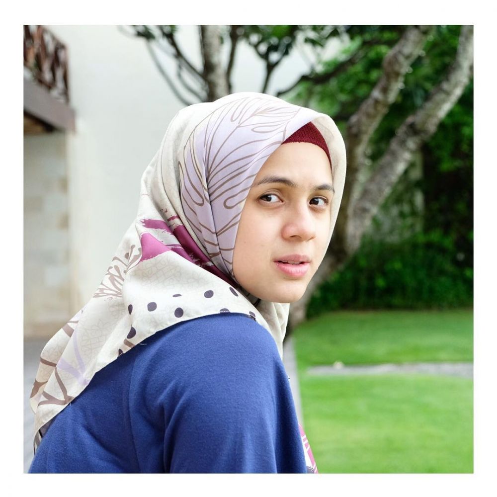 Hamil anak kedua, 10 penampilan Nycta Gina tetap cantik tanpa riasan