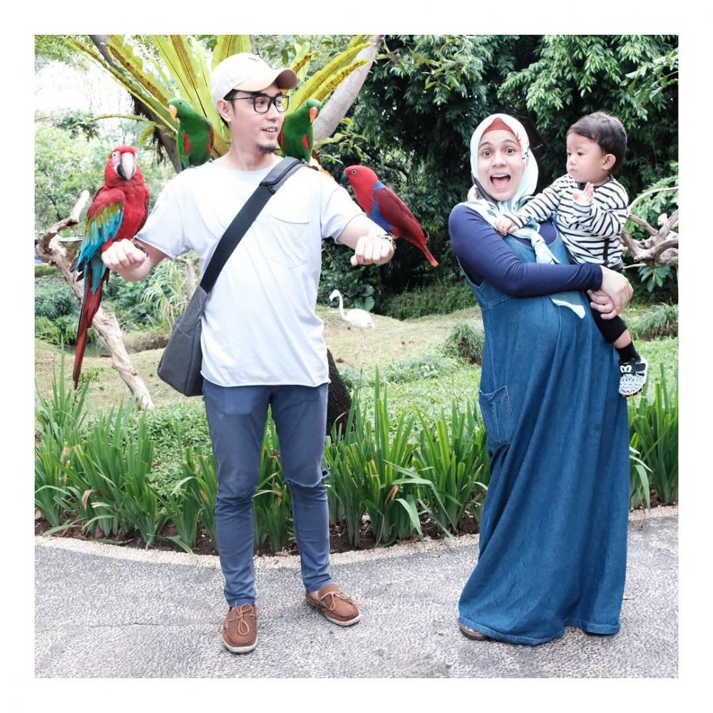 Hamil anak kedua, 10 penampilan Nycta Gina tetap cantik tanpa riasan