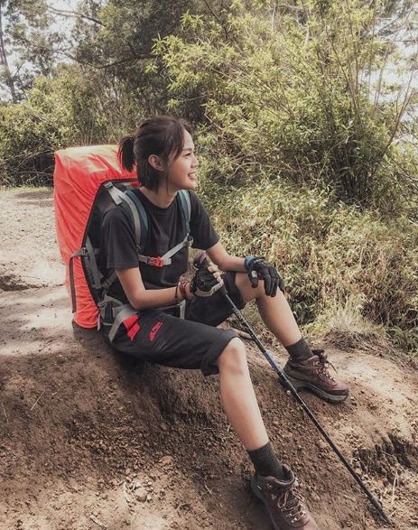 10 Pesona Della Dartyan, host MTMA yang tomboi dan cakep abis