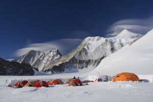 Ekspedisi Seven Summits, Mapala UI taklukan puncak tertinggi Antartika