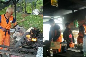 Unik, warung kue ini pegawainya gunakan seragam cosplay tokoh anime