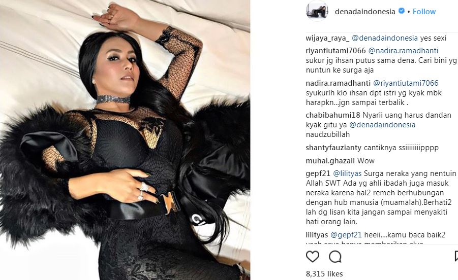 Berpose 'menantang', 10 postingan Denada ini dikritik habis-habisan