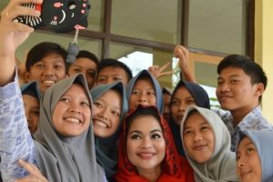 7 Potret Puti Guntur cucu Soekarno, cawagub cantik di Pilkada Jatim