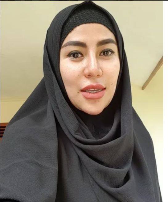 5 Pesona baru Cinta Penelope yang kini mantap berhijab, awas pangling!
