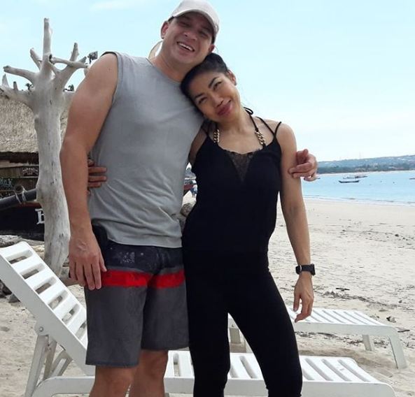 10 Penampilan istri Ari Wibowo, makin tua malah makin atletis