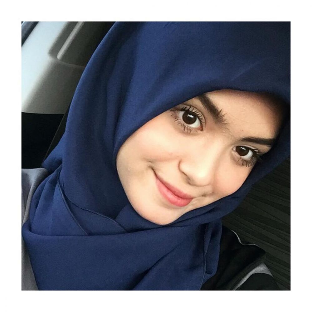 12 Gaya Vebby Palwinta saat berhijab, banyak yang bilang makin cantik