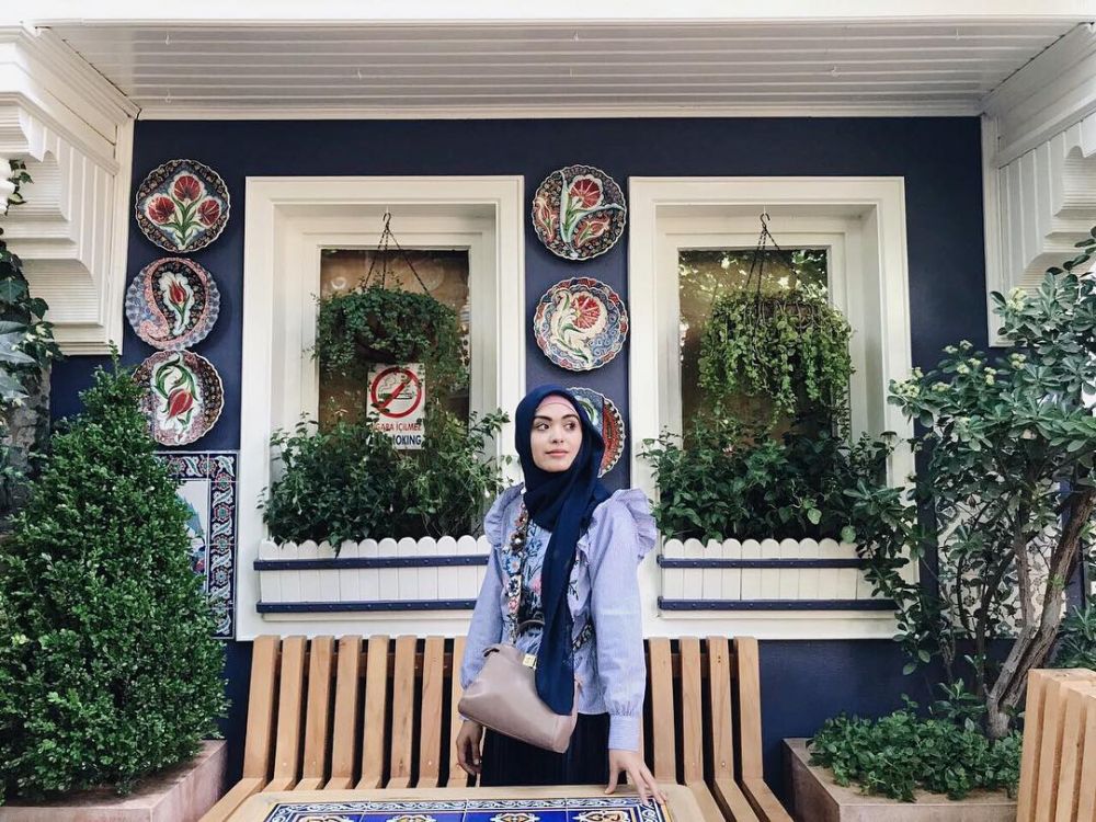 12 Gaya Vebby Palwinta saat berhijab, banyak yang bilang makin cantik