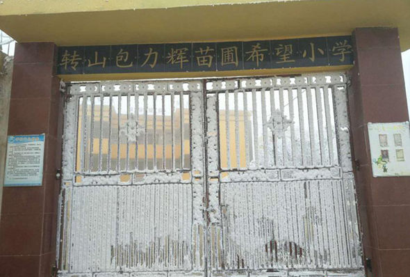 Jalan kaki 4,8 kilometer ke sekolah, bocah ini alami hal tak terduga