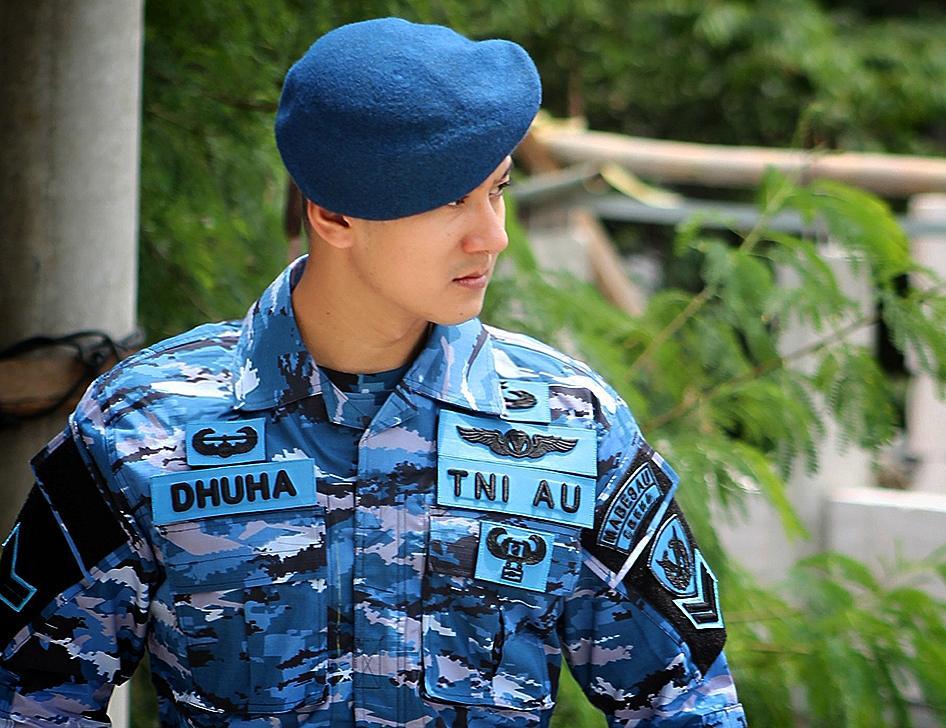 10 Pesona Dhuha Fatih anggota TNI ganteng  yang doyan 