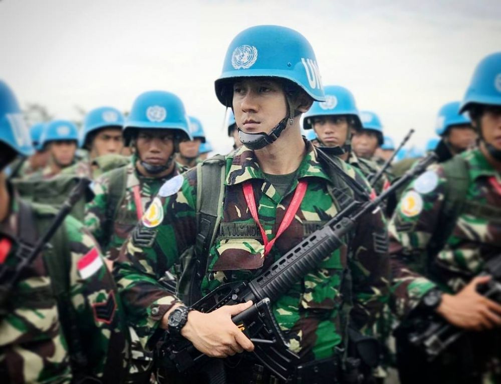 10 Pesona Dhuha Fatih, anggota TNI ganteng yang doyan traveling