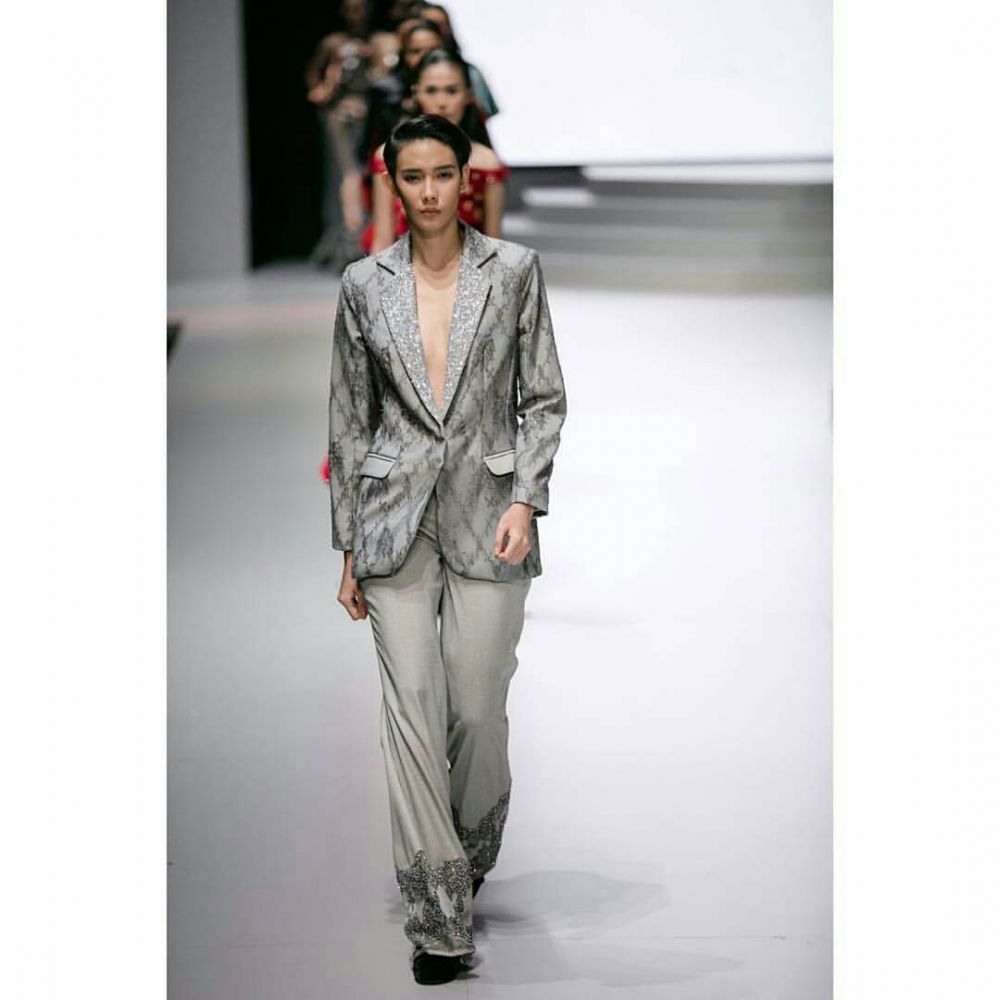 10 Pesona Anast Lie, model androgini top yang bisa bikin kamu minder