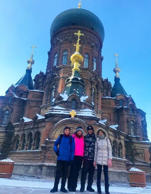 10 Momen keseruan Anjasmara bersama keluarga saat liburan ke China