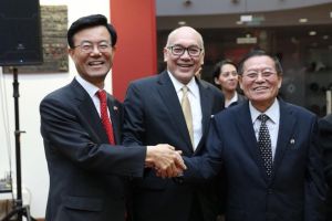 Orang Indonesia ini bikin Dubes Korsel dan Korut mau bersalaman, hebat