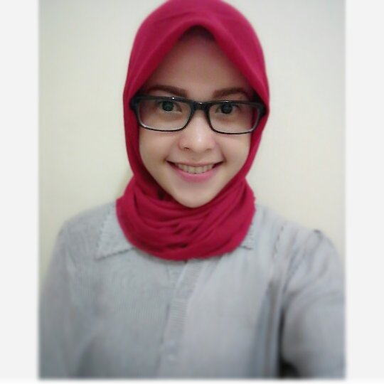 10 Pesona Alviola Putri, si bidan cantik sekaligus driver ojek online