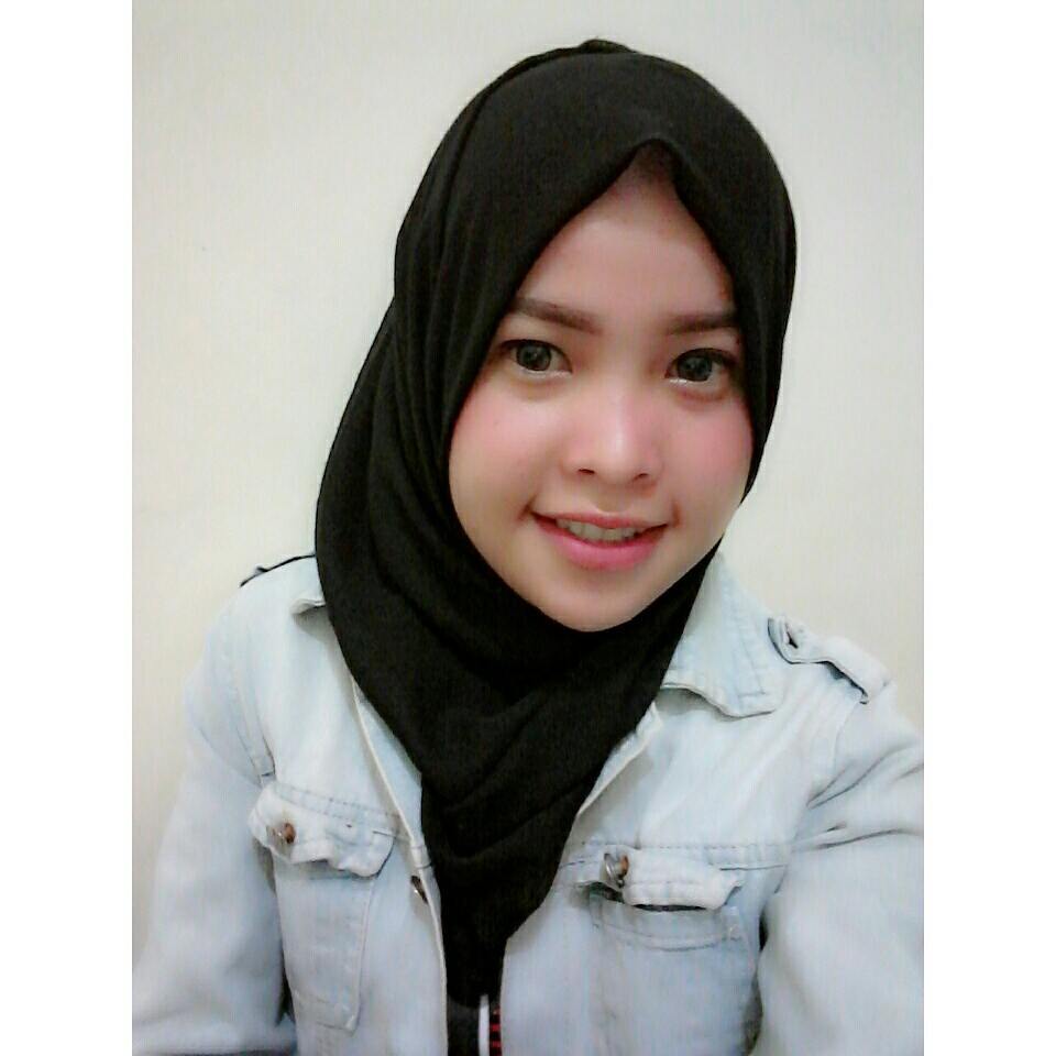 10 Pesona Alviola Putri, si bidan cantik sekaligus driver ojek online